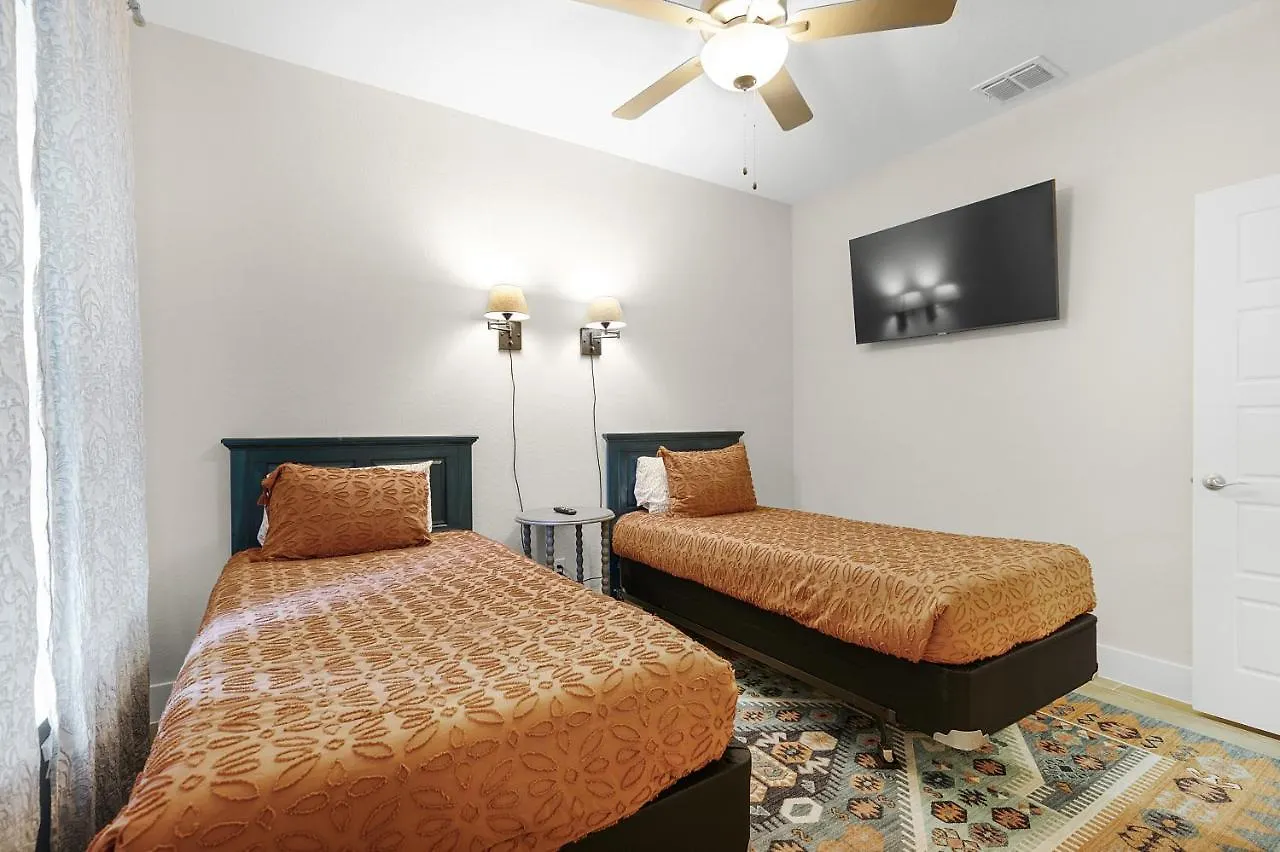 Pristine 3-bedroom Near Canyon Lake! Holiday home