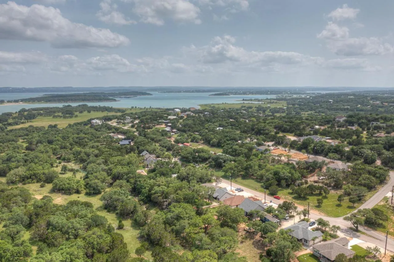 Pristine 3-bedroom Near Canyon Lake! *