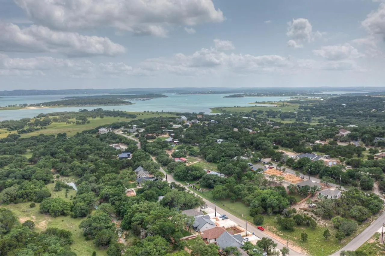 Pristine 3-bedroom Near Canyon Lake!