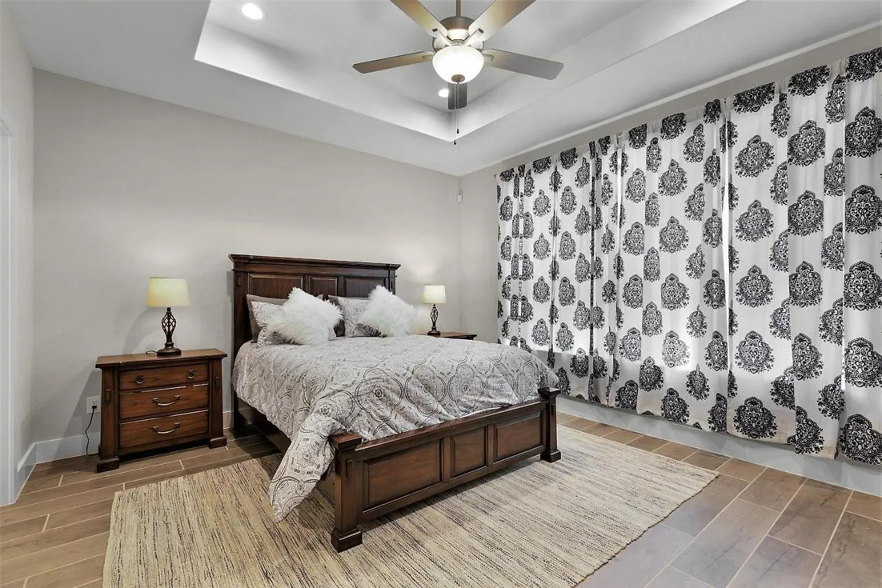 Pristine 3-bedroom Near Canyon Lake! Holiday home Canyon Lake