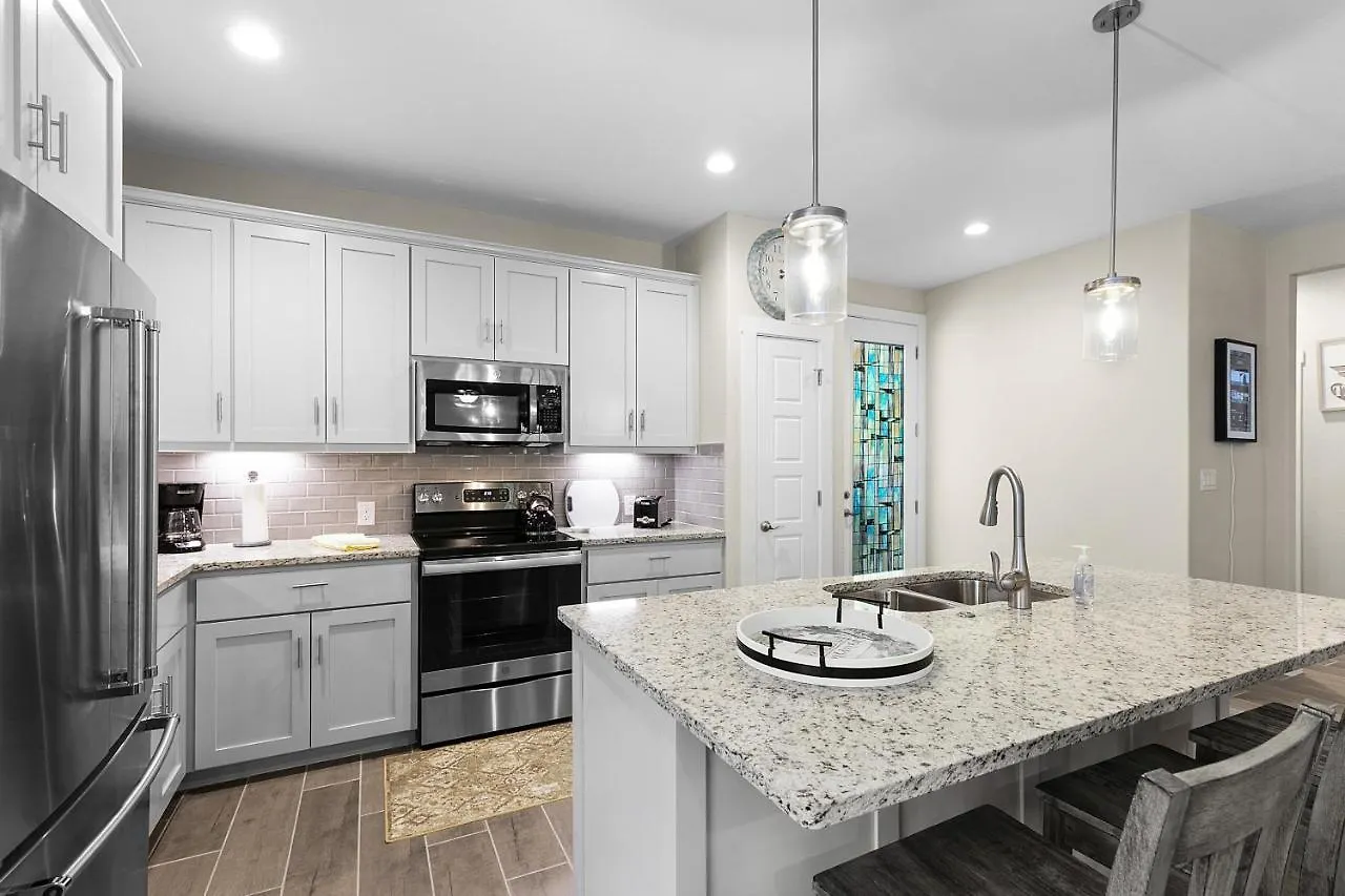 Holiday home Pristine 3-bedroom Near Canyon Lake!