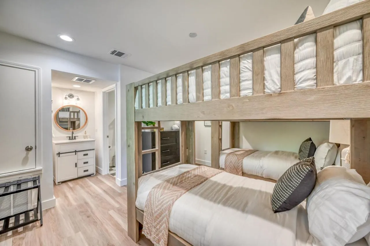 Luxury Riverfront With Firepit & Gameroom! Holiday home *