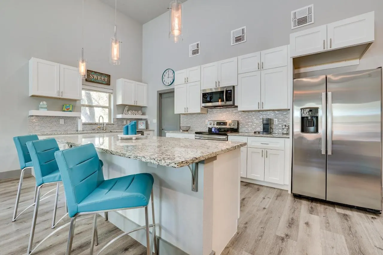 Modern Canyon Vacation With Furnished Deck Holiday home *