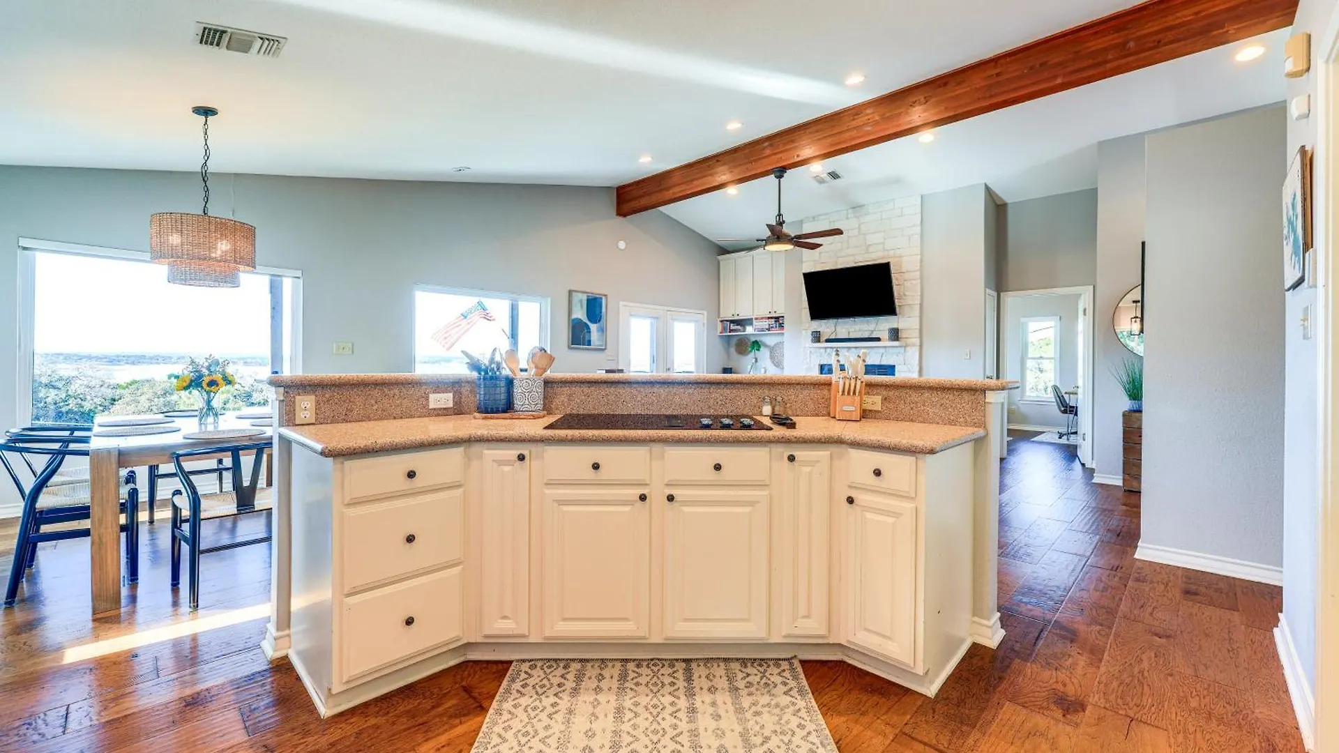 Canyon Retreat With Hot Tub, Decks And Views Holiday home Canyon Lake