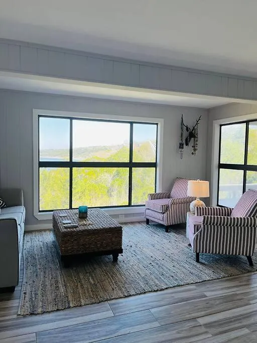 Views, Canyon Lake, Newly Remodeled, Close To River, Best Location Holiday home