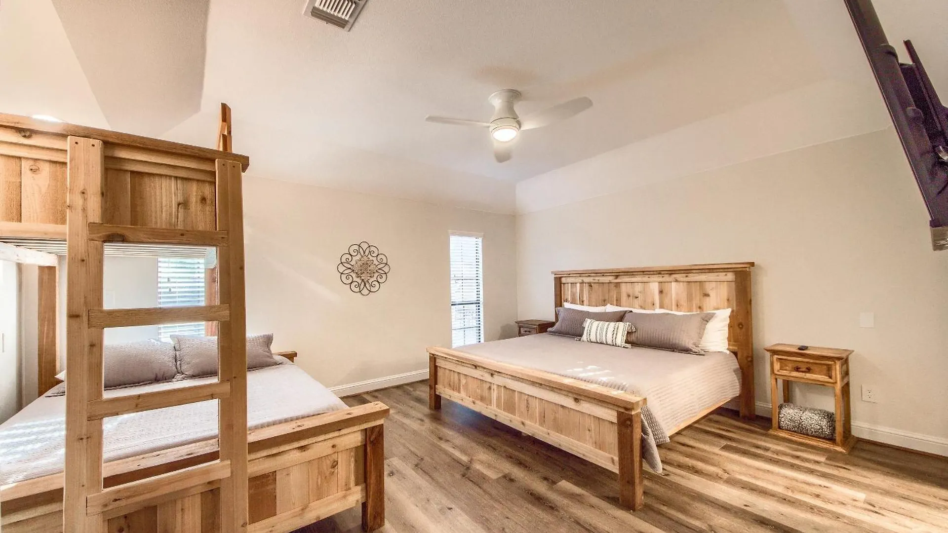 Cl 954 River Cliff Retreat *