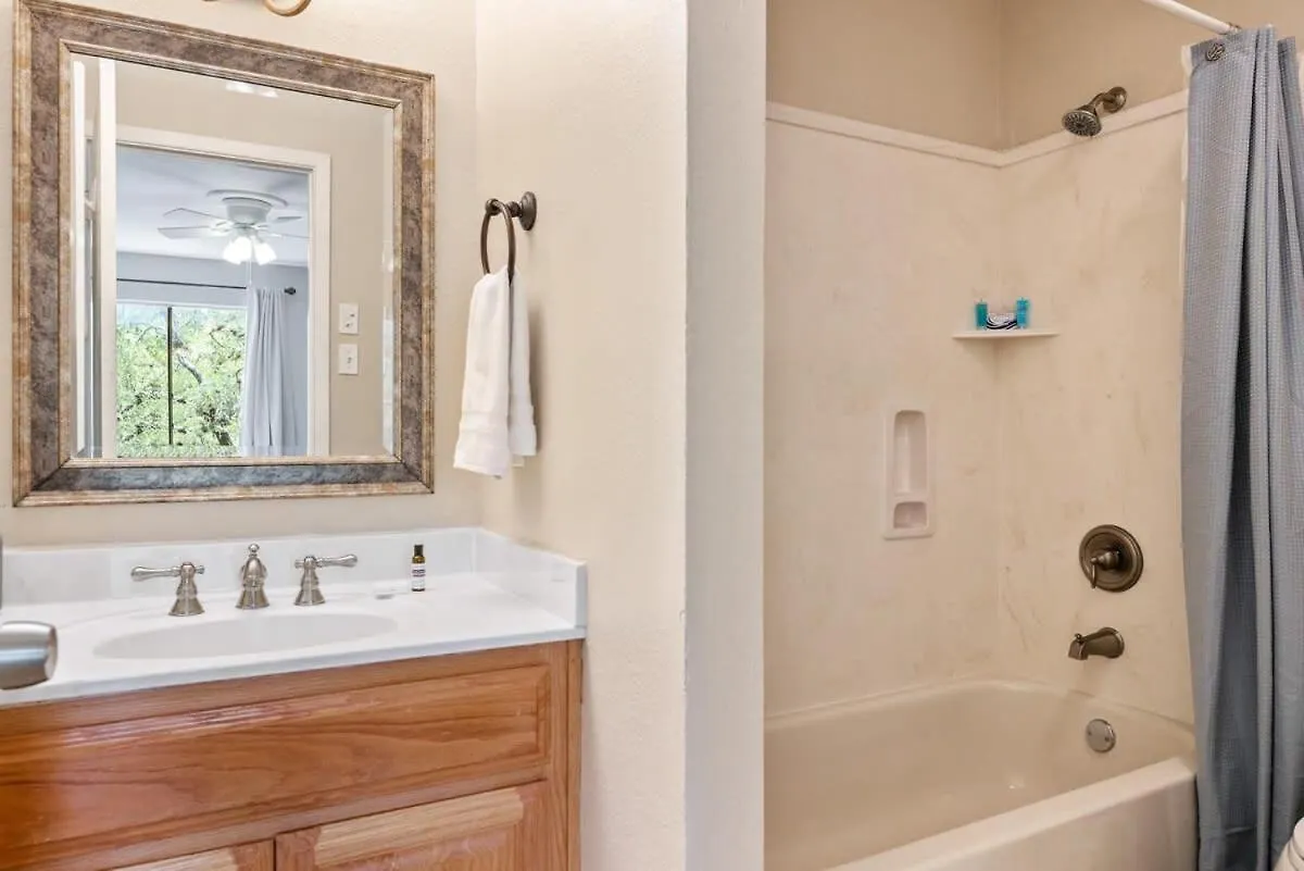 Holiday home Canyon Spacious W Balcony Pool & Comfy Beds