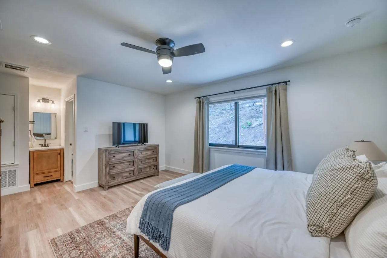 Luxury Riverfront With Firepit & Gameroom! Holiday home