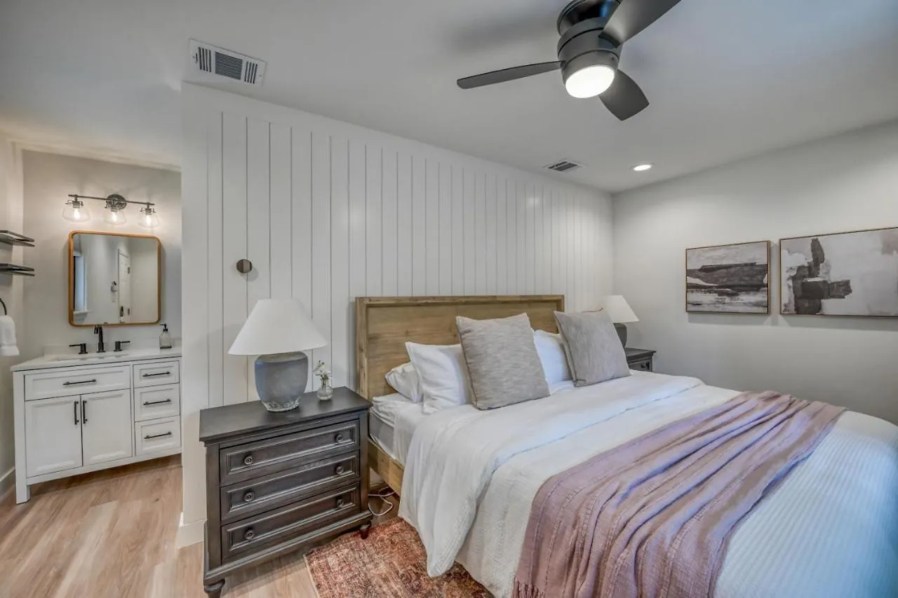 Luxury Riverfront With Firepit & Gameroom! Holiday home