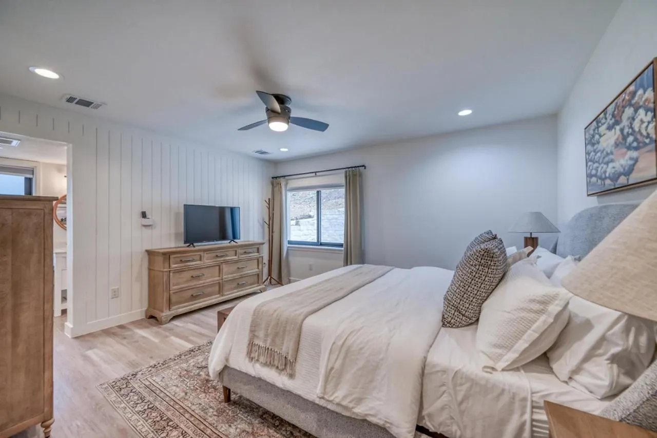 Luxury Riverfront With Firepit & Gameroom! Holiday home *