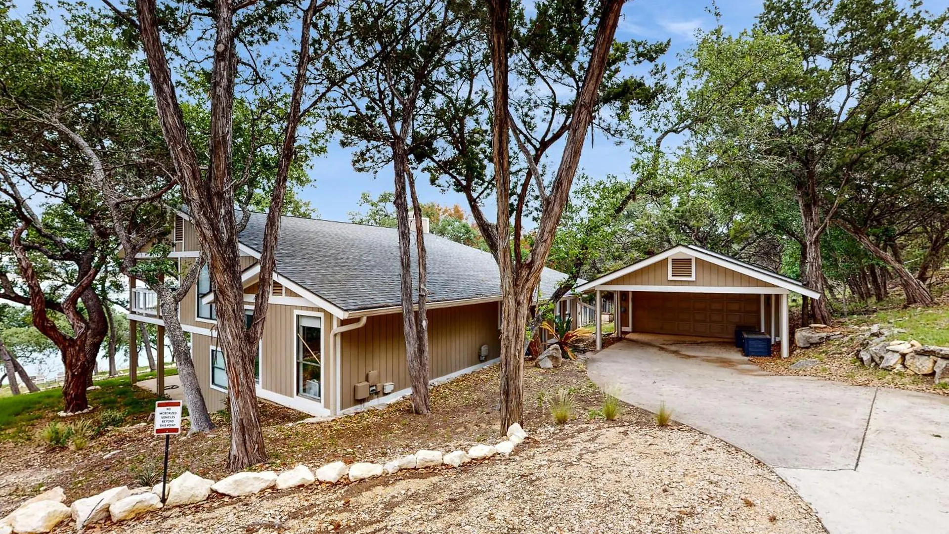 Lakeside Escape Canyon Lake