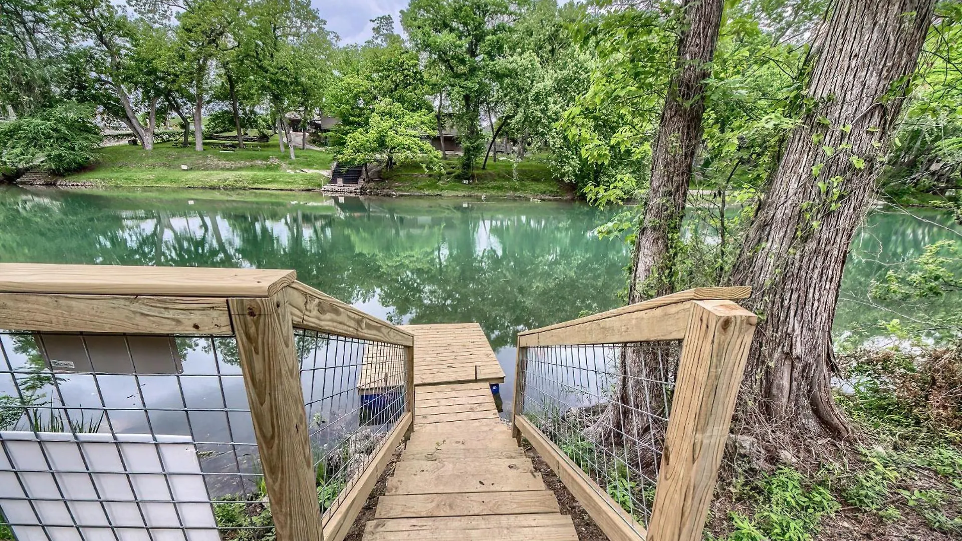 Cl 954 River Cliff Retreat *