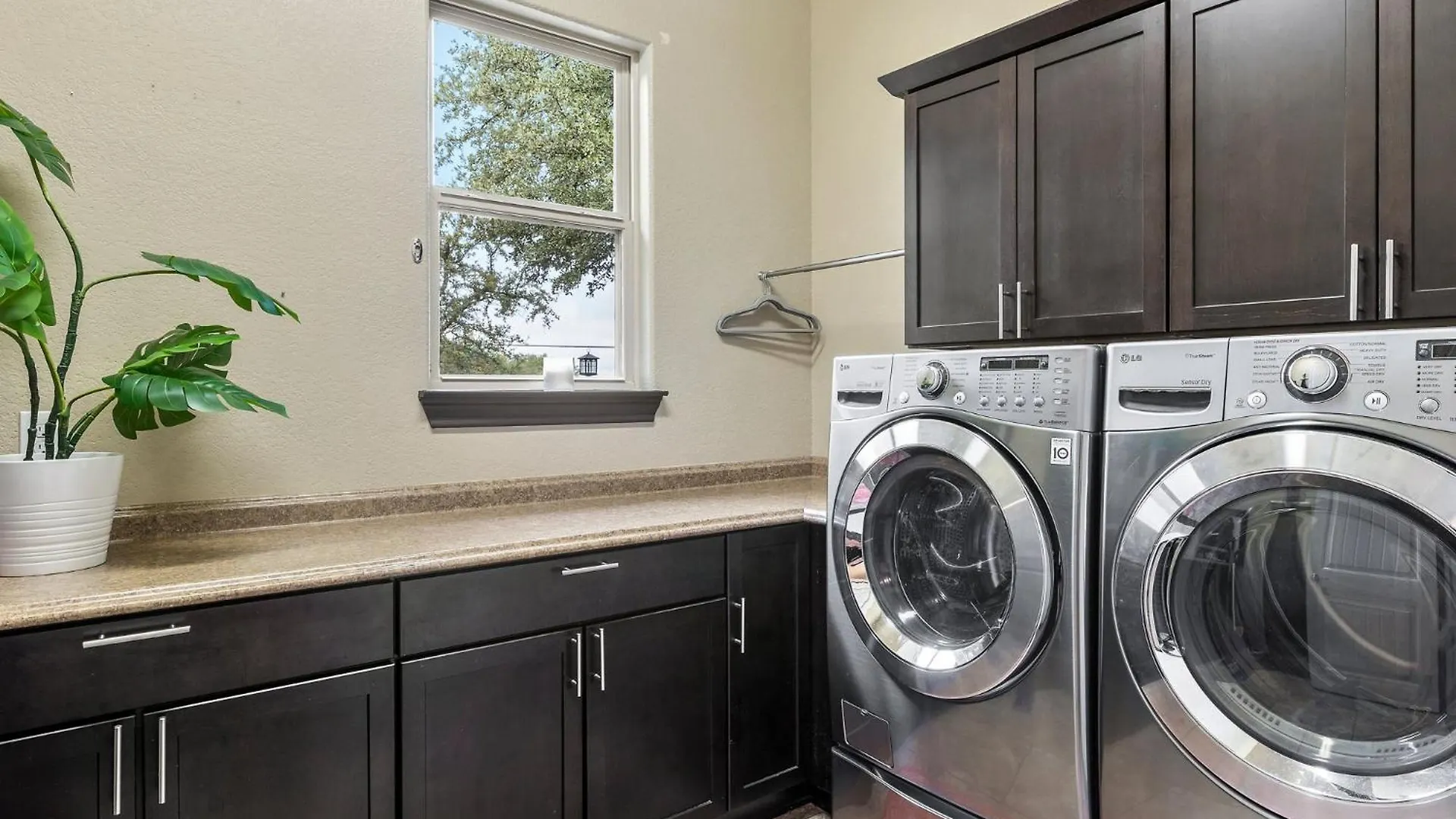 Holiday home 4 Minutes From Canyon With Jacuzzi, Bbq, Firepit, 1gbpwifi, And