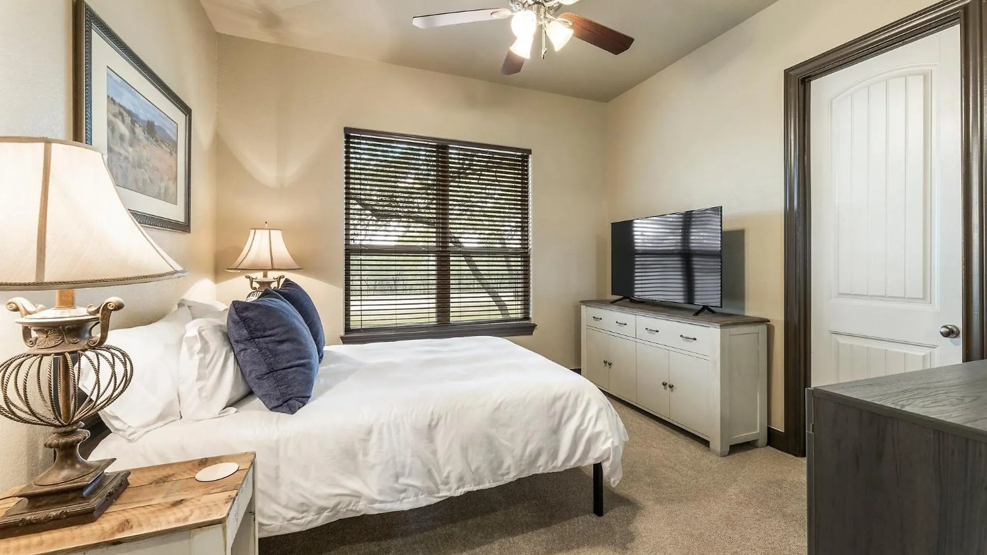 4 Minutes From Canyon With Jacuzzi, Bbq, Firepit, 1gbpwifi, And
