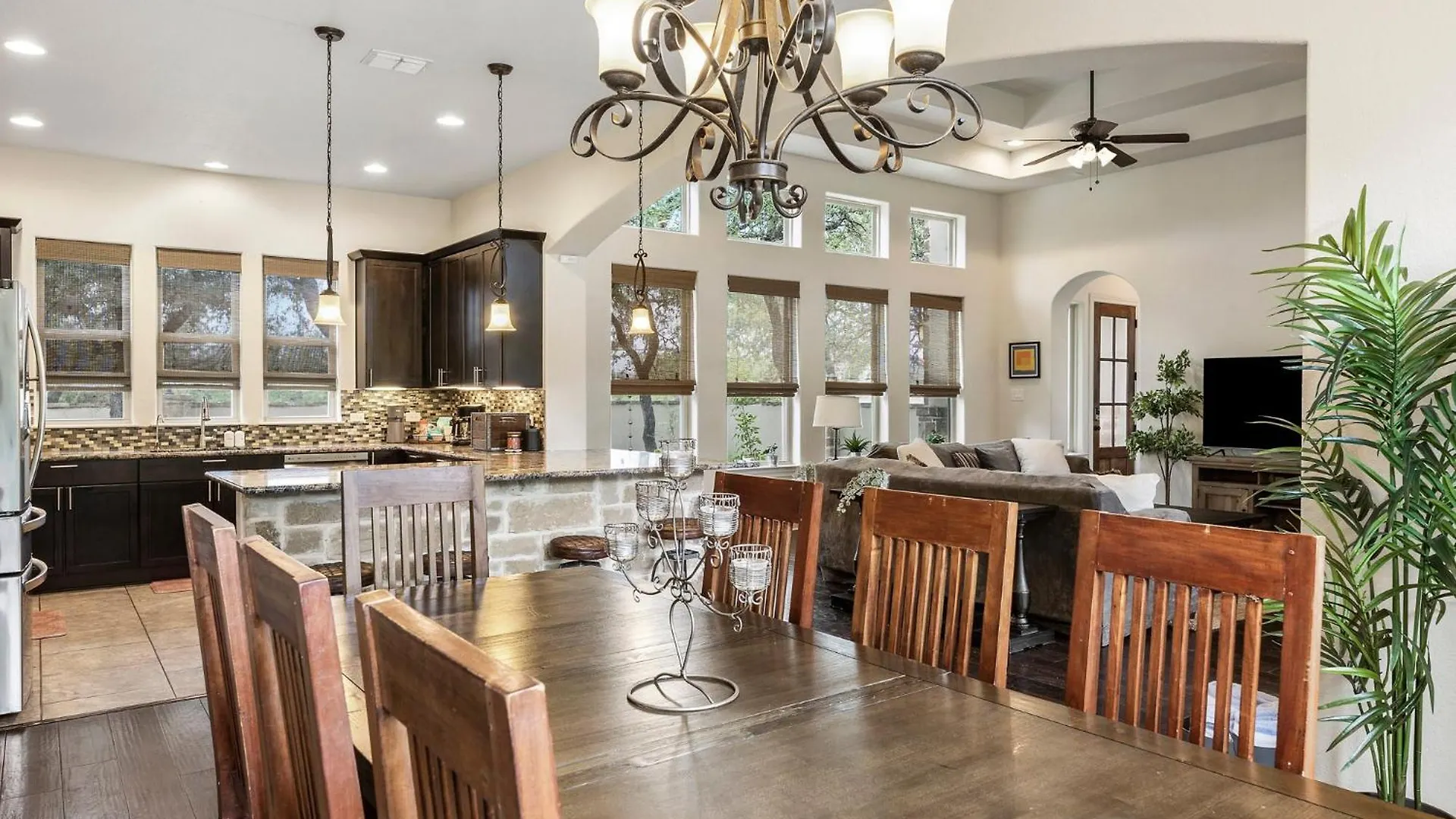 4 Minutes From Canyon With Jacuzzi, Bbq, Firepit, 1gbpwifi, And Holiday home Canyon Lake