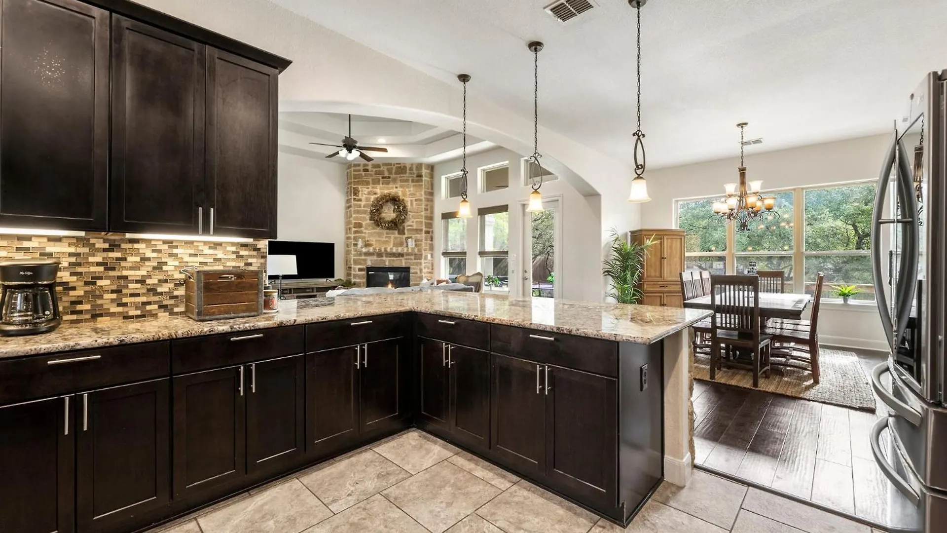 4 Minutes From Canyon With Jacuzzi, Bbq, Firepit, 1gbpwifi, And * Canyon Lake