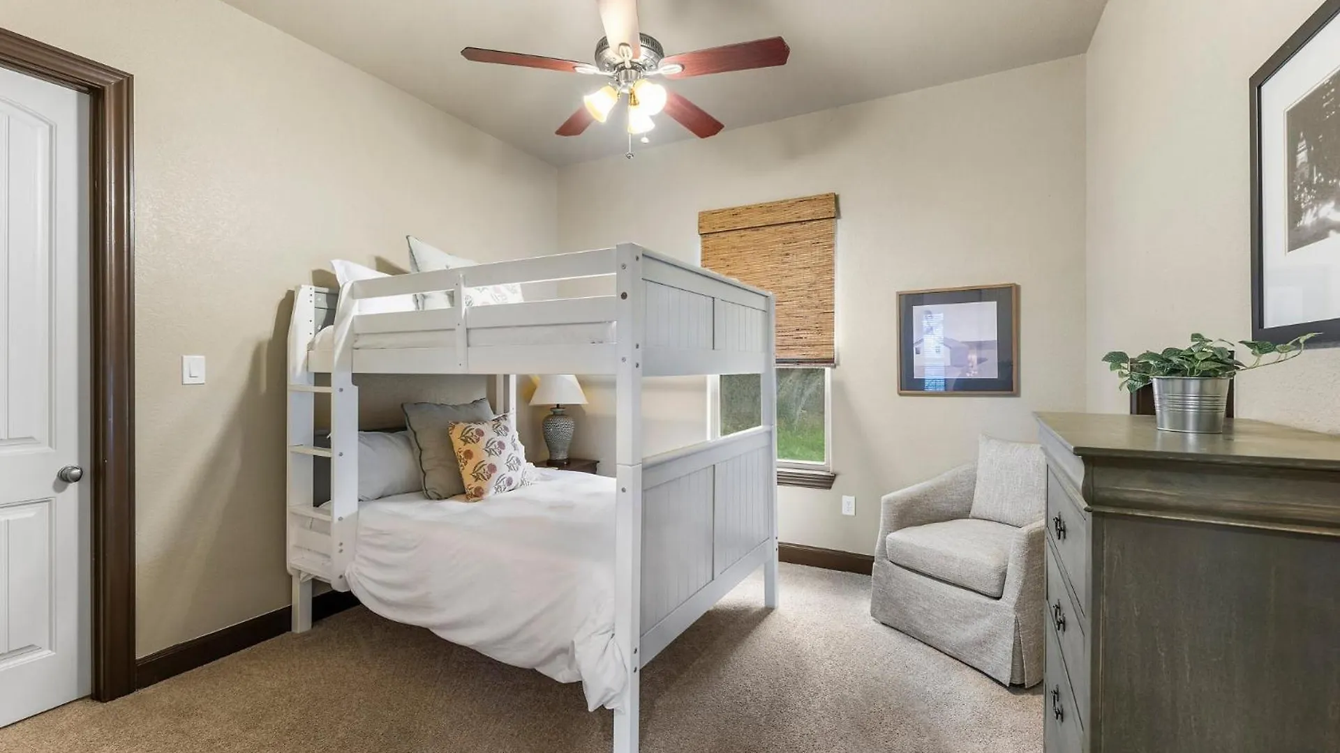 4 Minutes From Canyon With Jacuzzi, Bbq, Firepit, 1gbpwifi, And Holiday home *