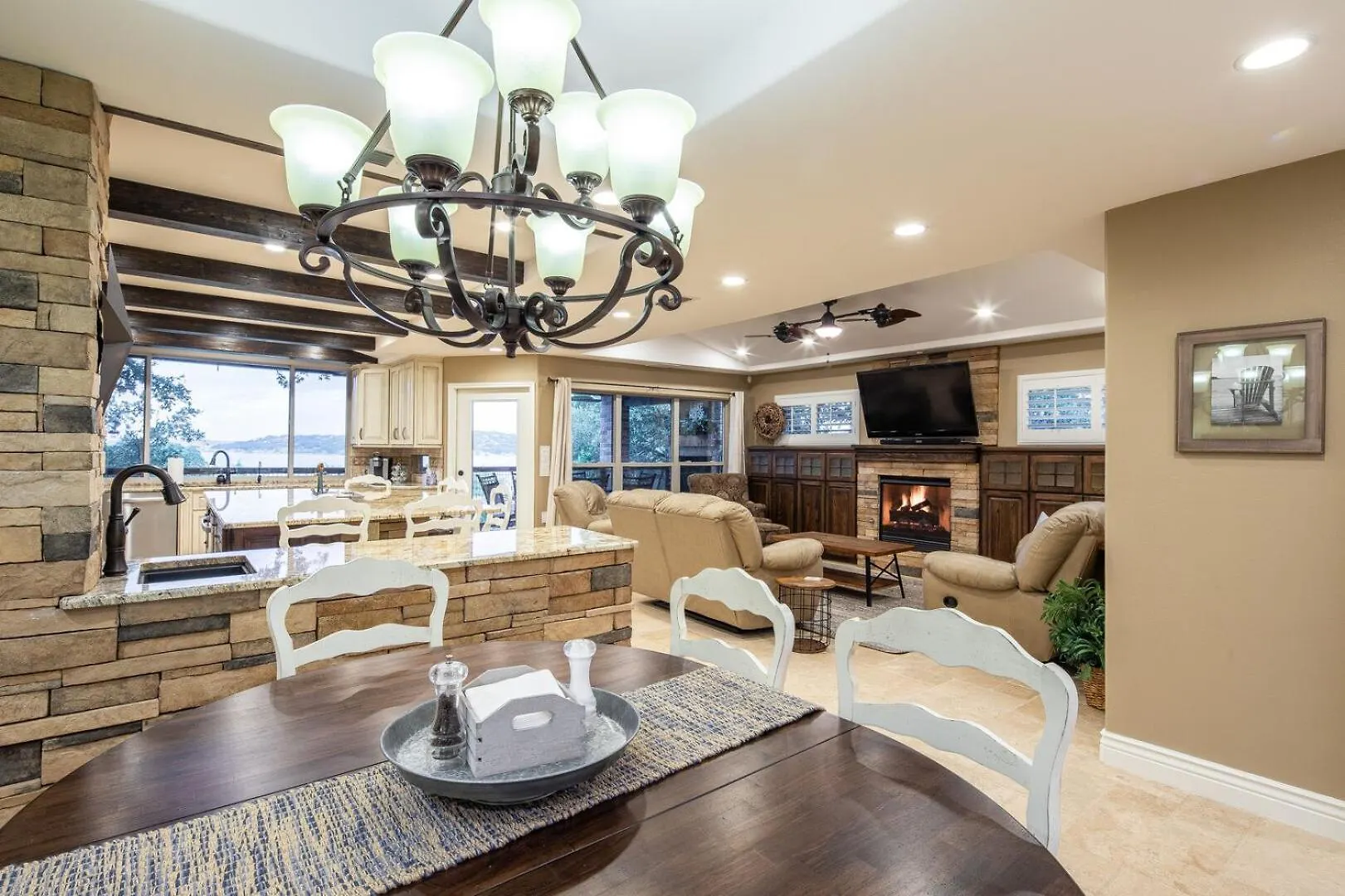 Hummingbird Hideaway - Waterfront With Pool And Hot Tub! Canyon Lake