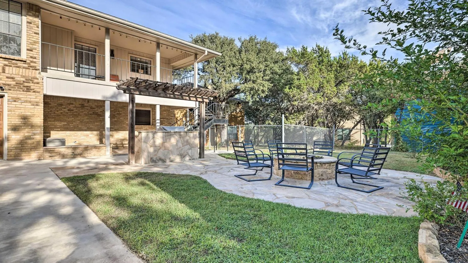 Canyon Hill Country And Water Views!