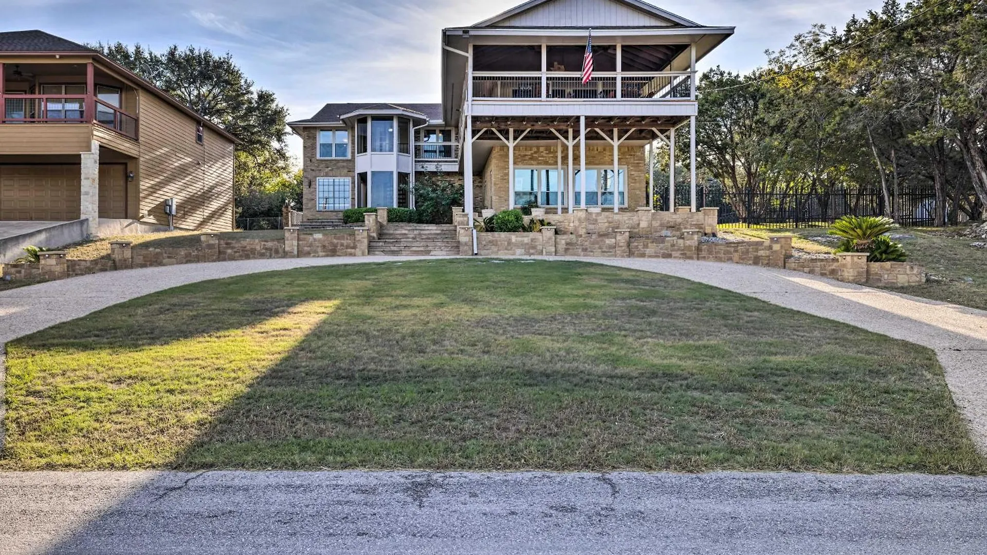 Canyon Hill Country And Water Views! *