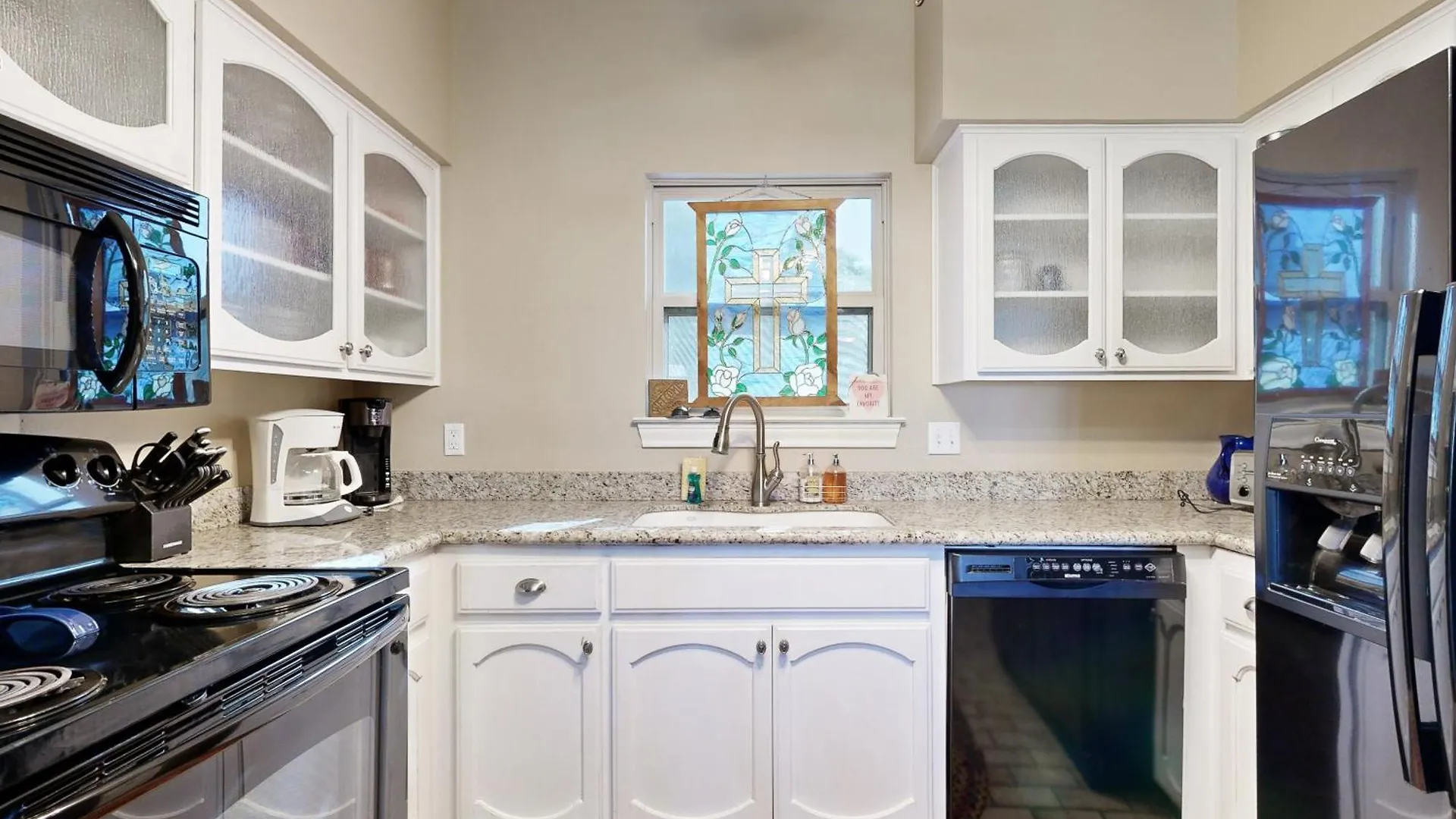 Apartment Canyon Getaway & Texas Living *