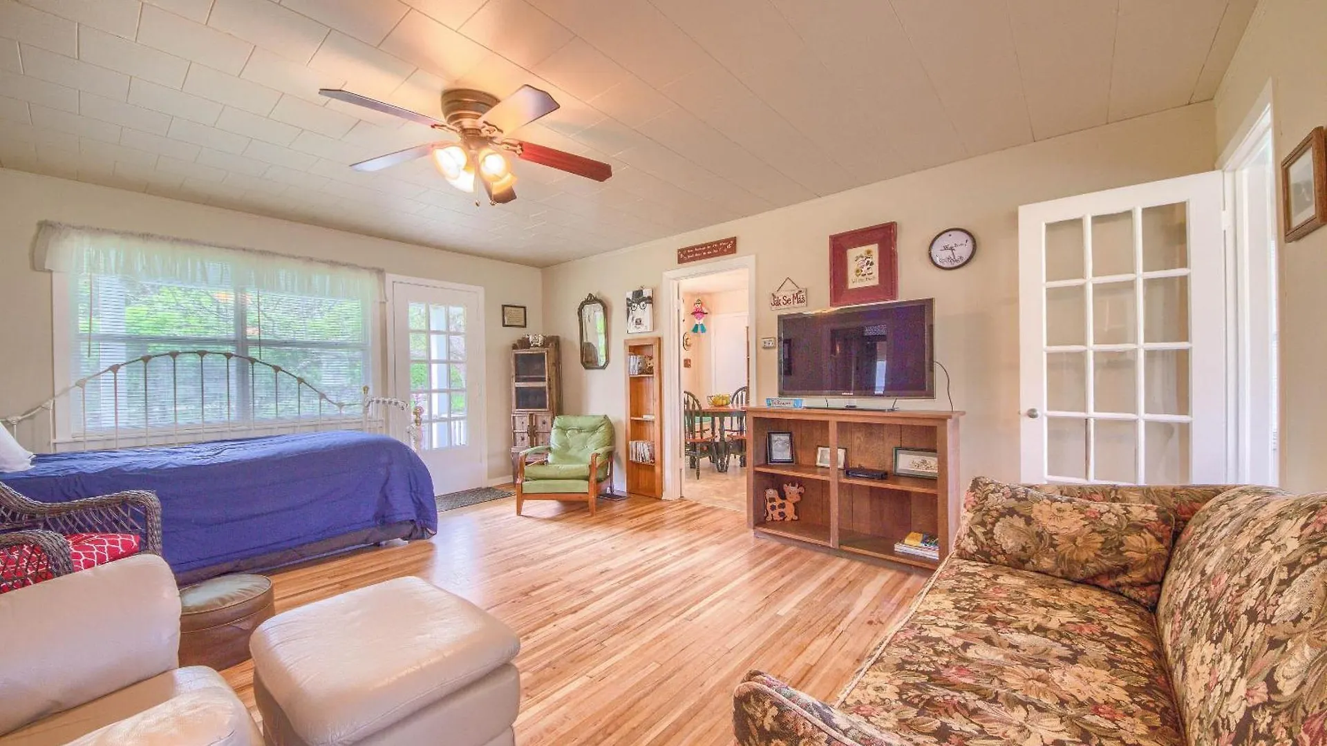 Rr 9084b3 Texas Blue Wagon Holiday home Canyon Lake
