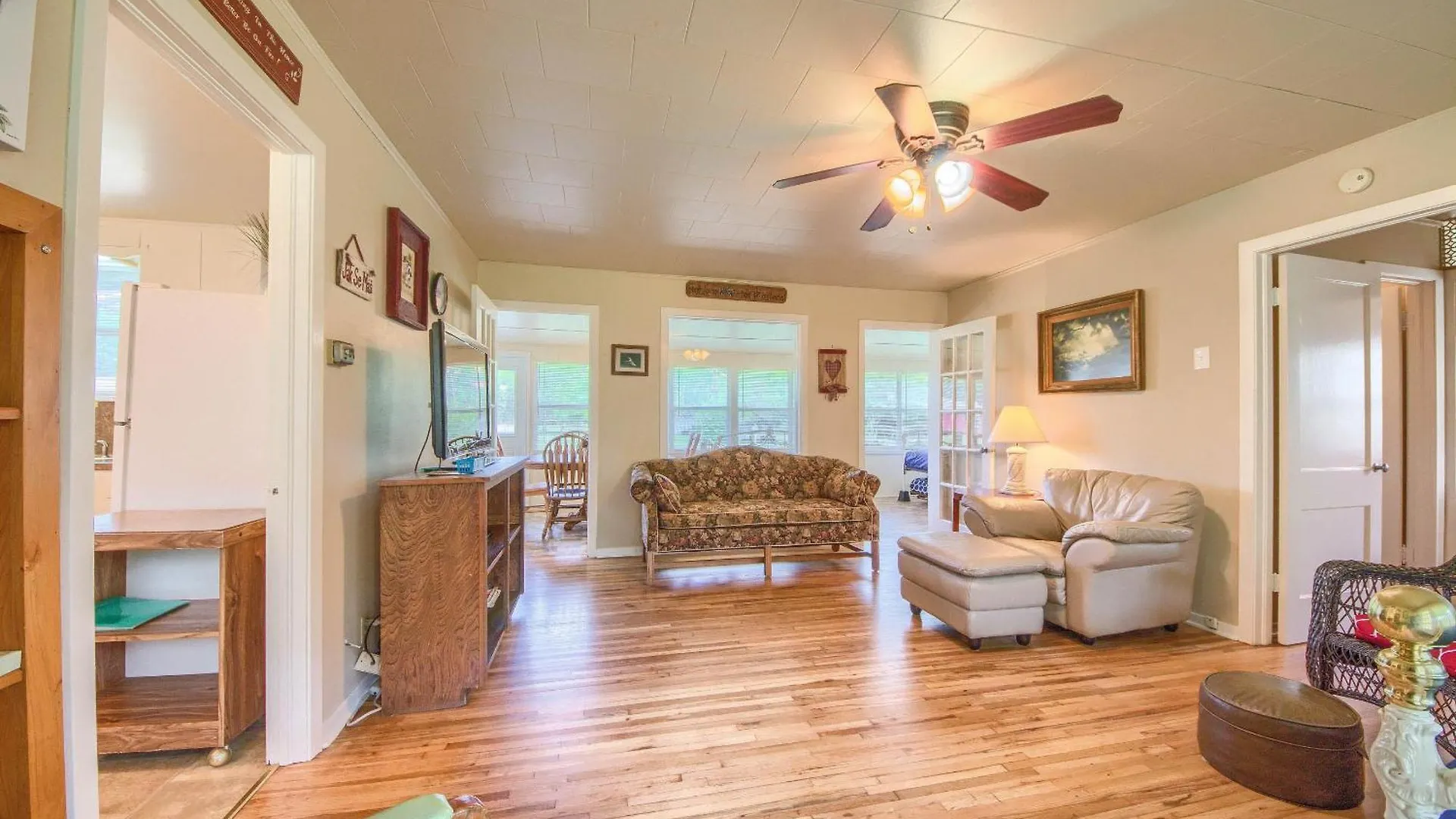Rr 9084b3 Texas Blue Wagon Holiday home