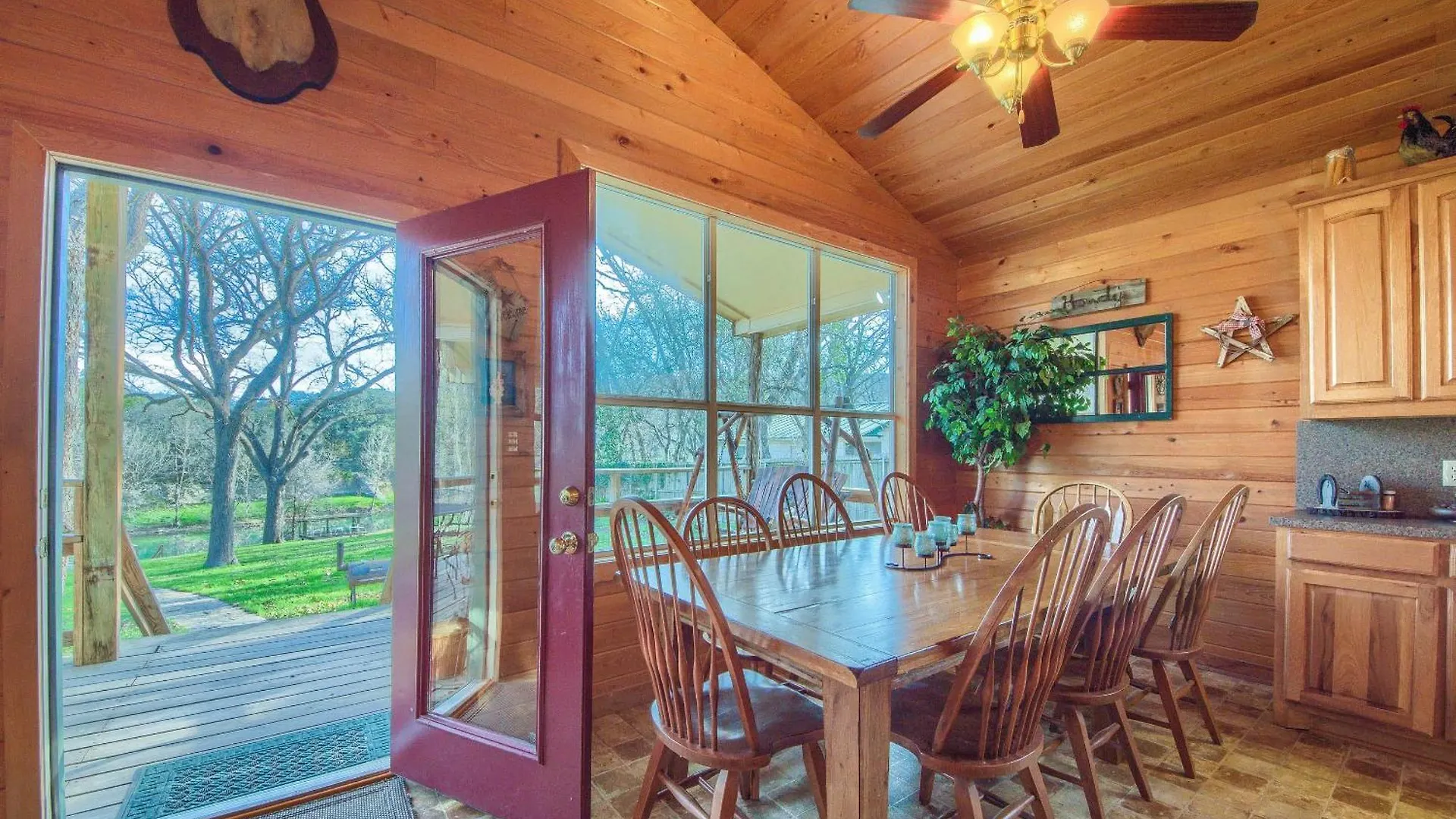 Rr 9084b3 Texas Blue Wagon Holiday home *