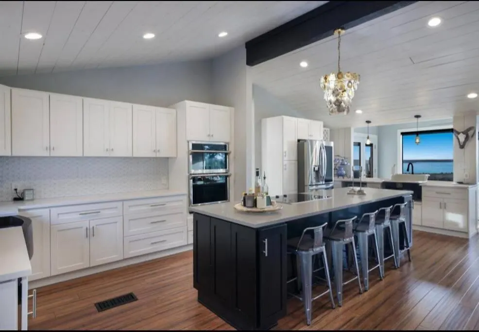 Canyon Luxury Getaway, Hot Tub With Lakeview Holiday home