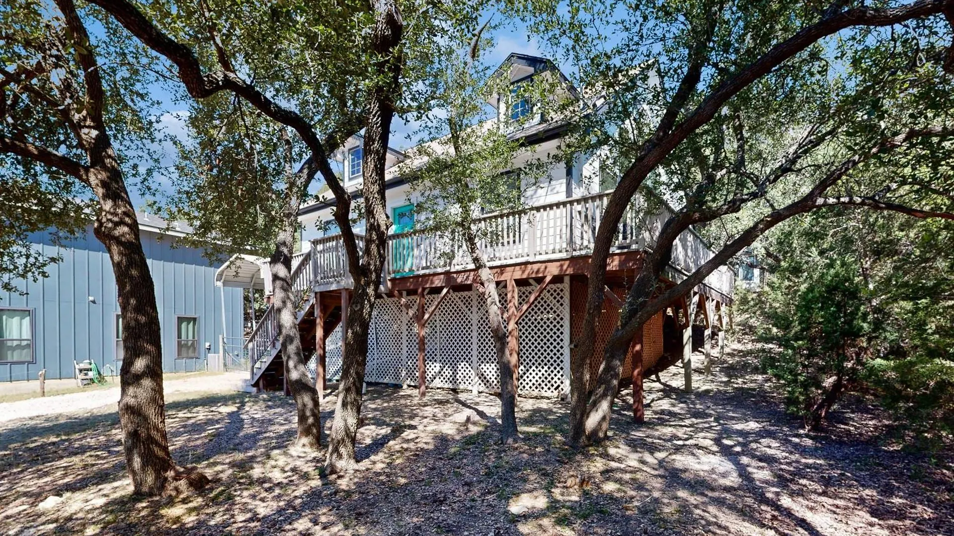 Hummingbird Treehouse Holiday home