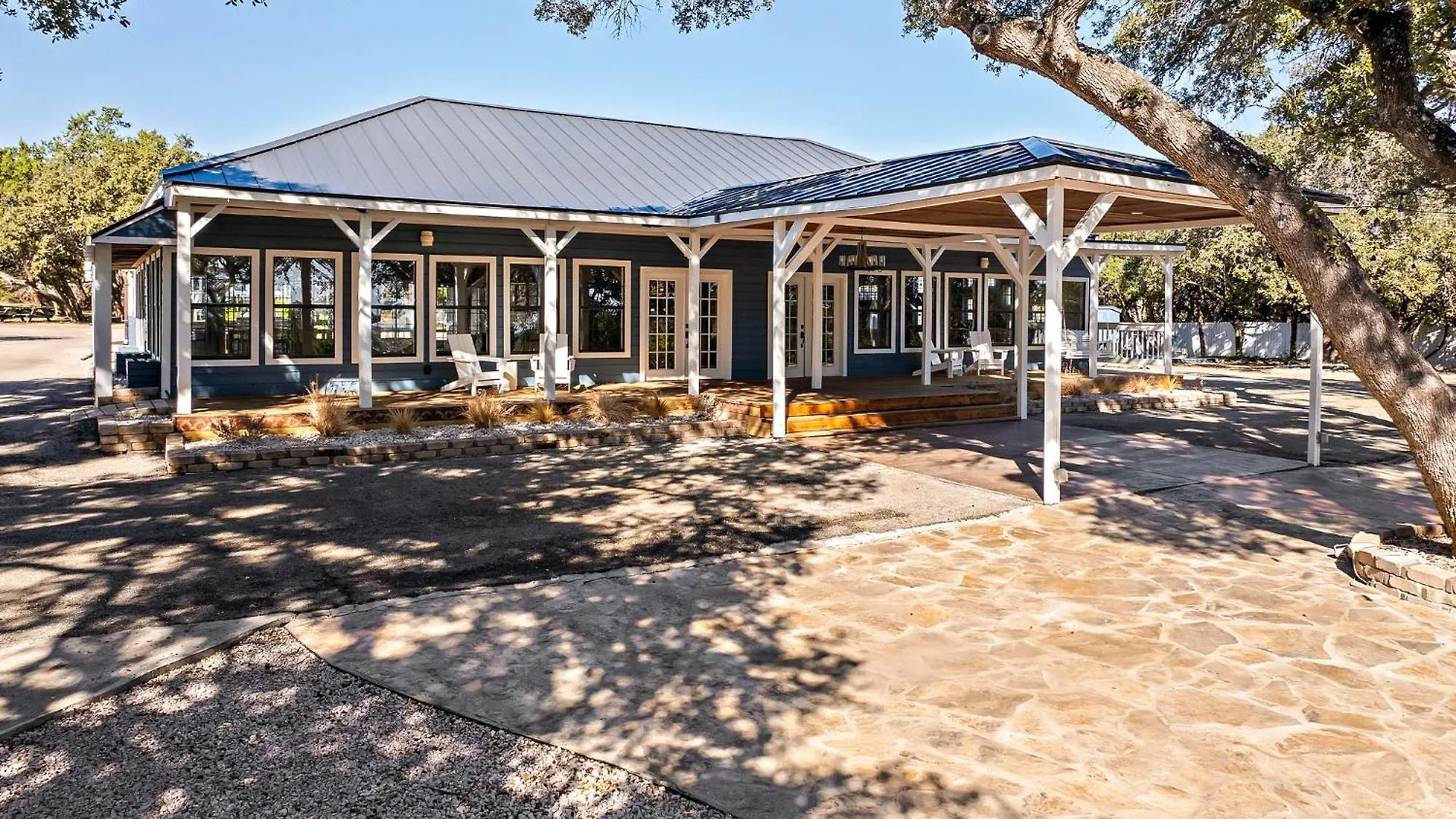 The Claire Hotel Canyon Lake