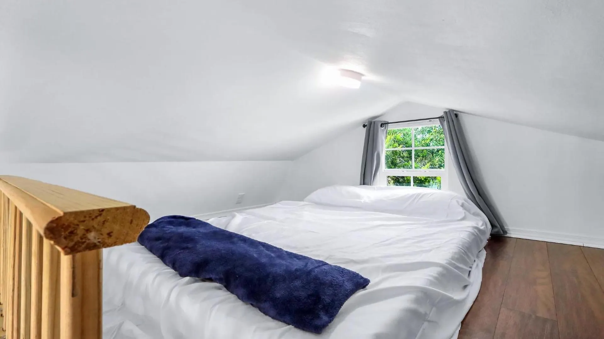 Lakewood Estates - Cozy Loft * Canyon Lake