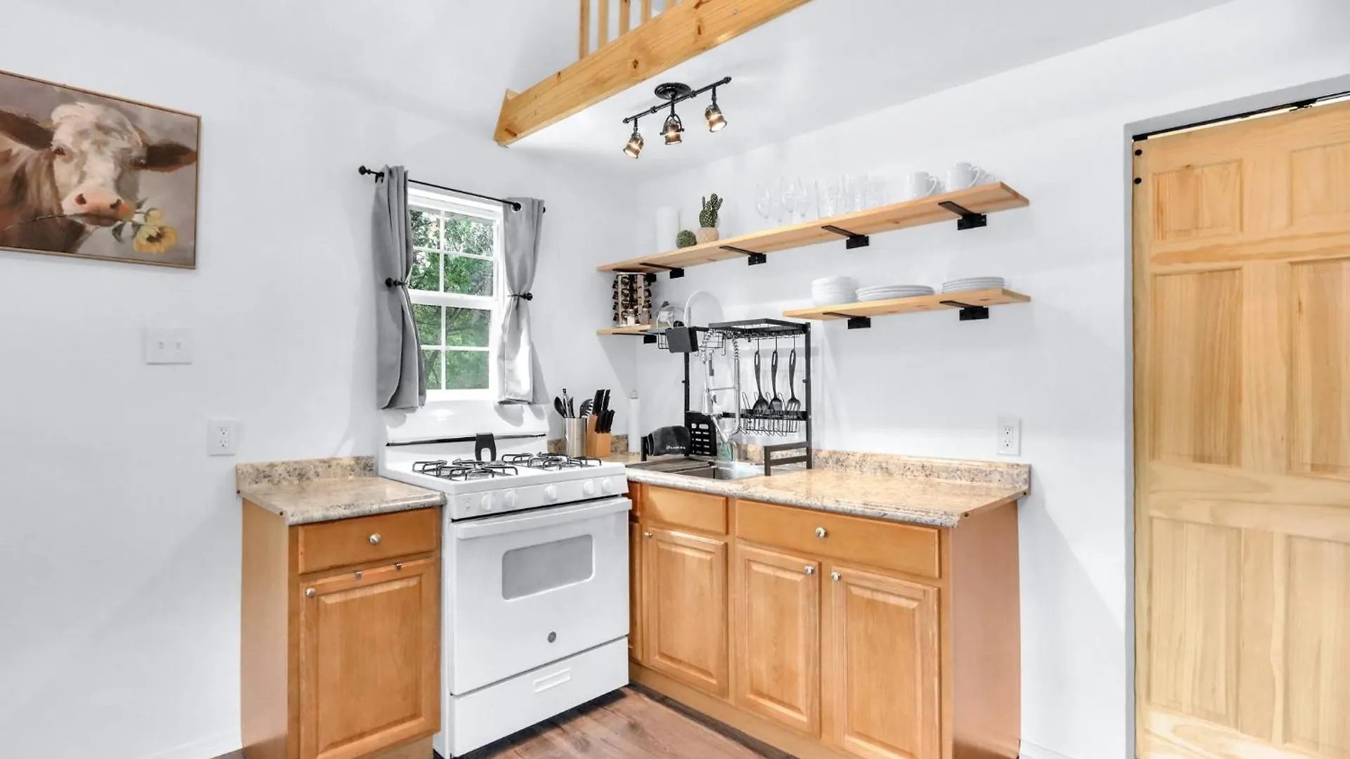 Lakewood Estates - Cozy Loft * Canyon Lake