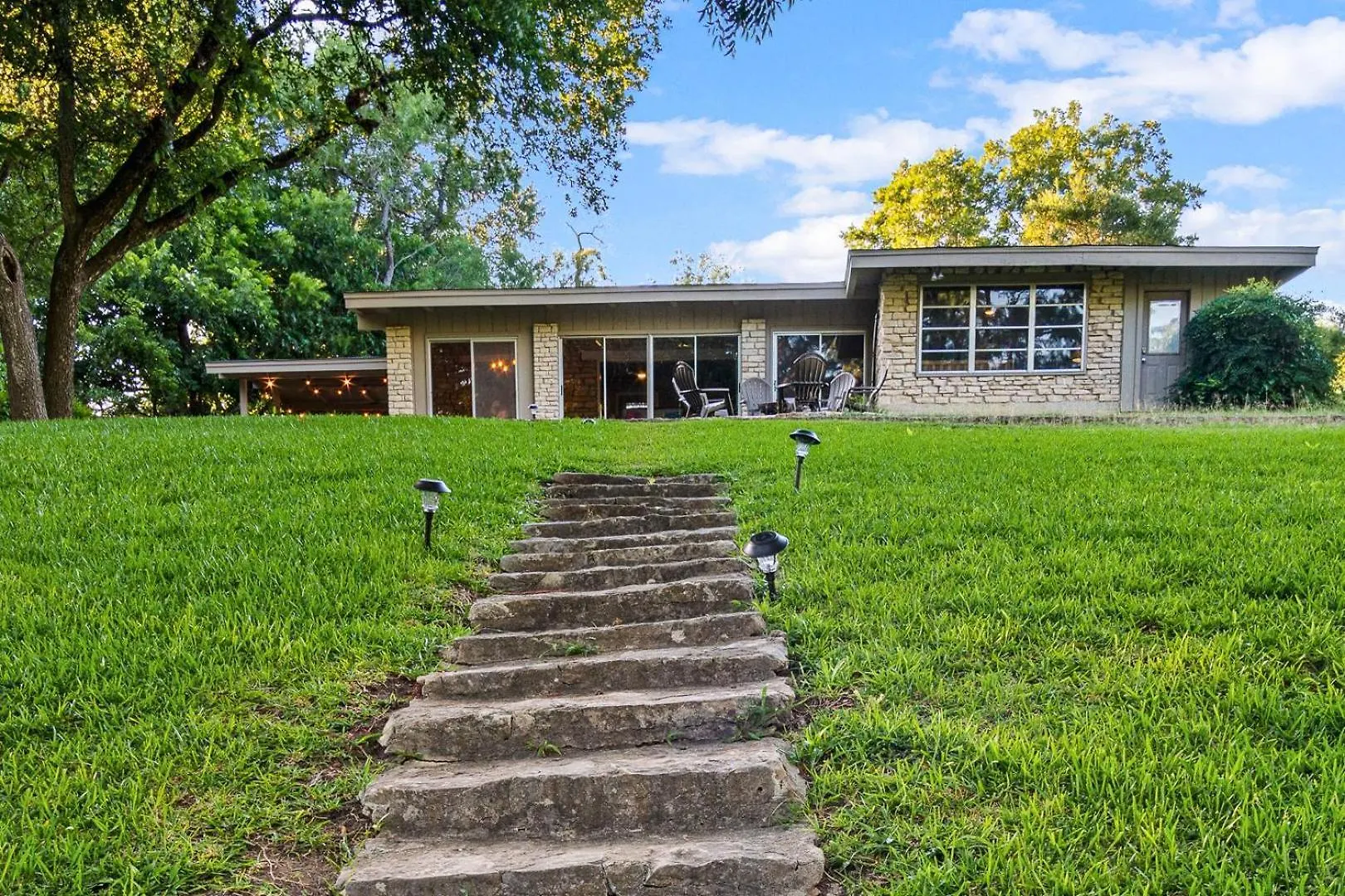 Stone River Holiday home *