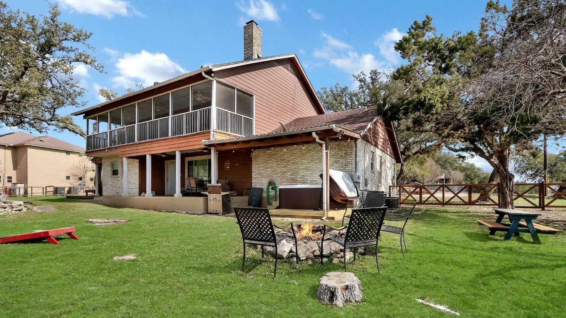 Lakeside Overlook Holiday home *