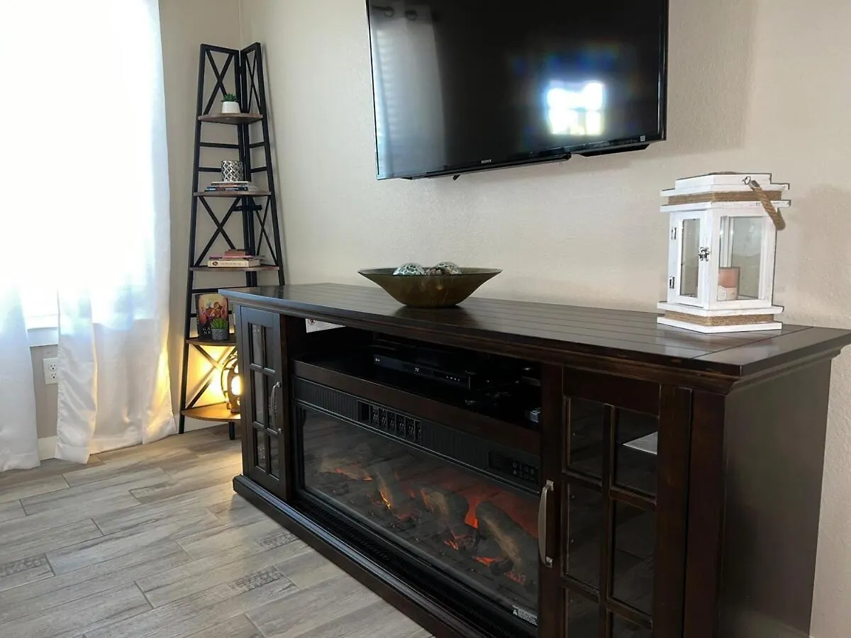 Family Friendly! Beautiful, Cozy Fire Pit * Canyon Lake