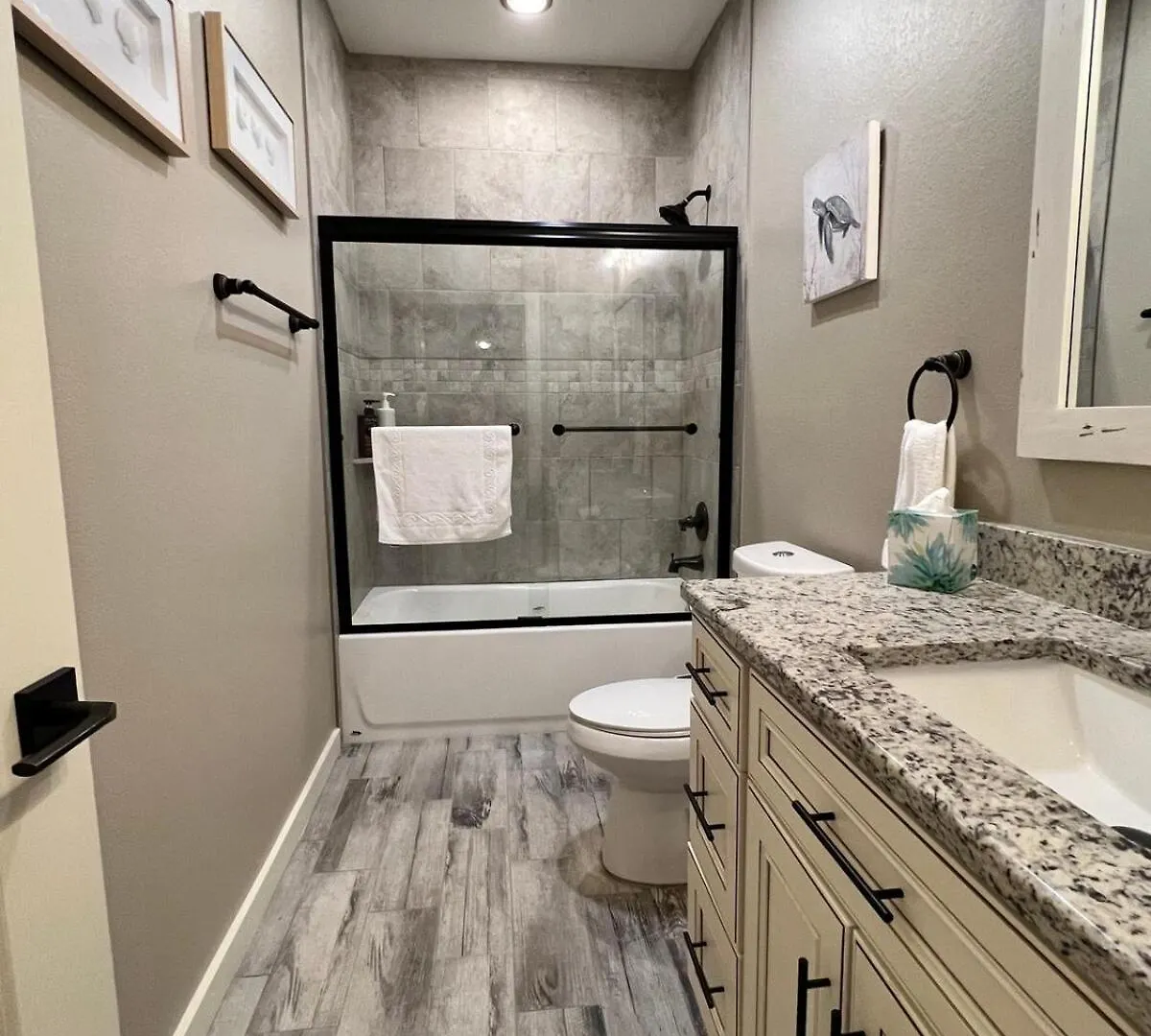 Family Friendly! Beautiful, Cozy Fire Pit Holiday home Canyon Lake