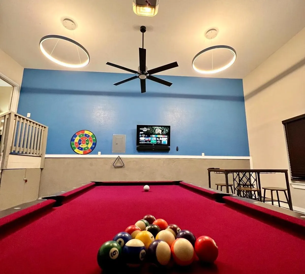 Family Friendly! Beautiful, Cozy Fire Pit Holiday home Canyon Lake