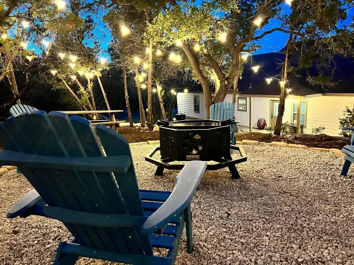 Family Friendly! Beautiful, Cozy Fire Pit Canyon Lake