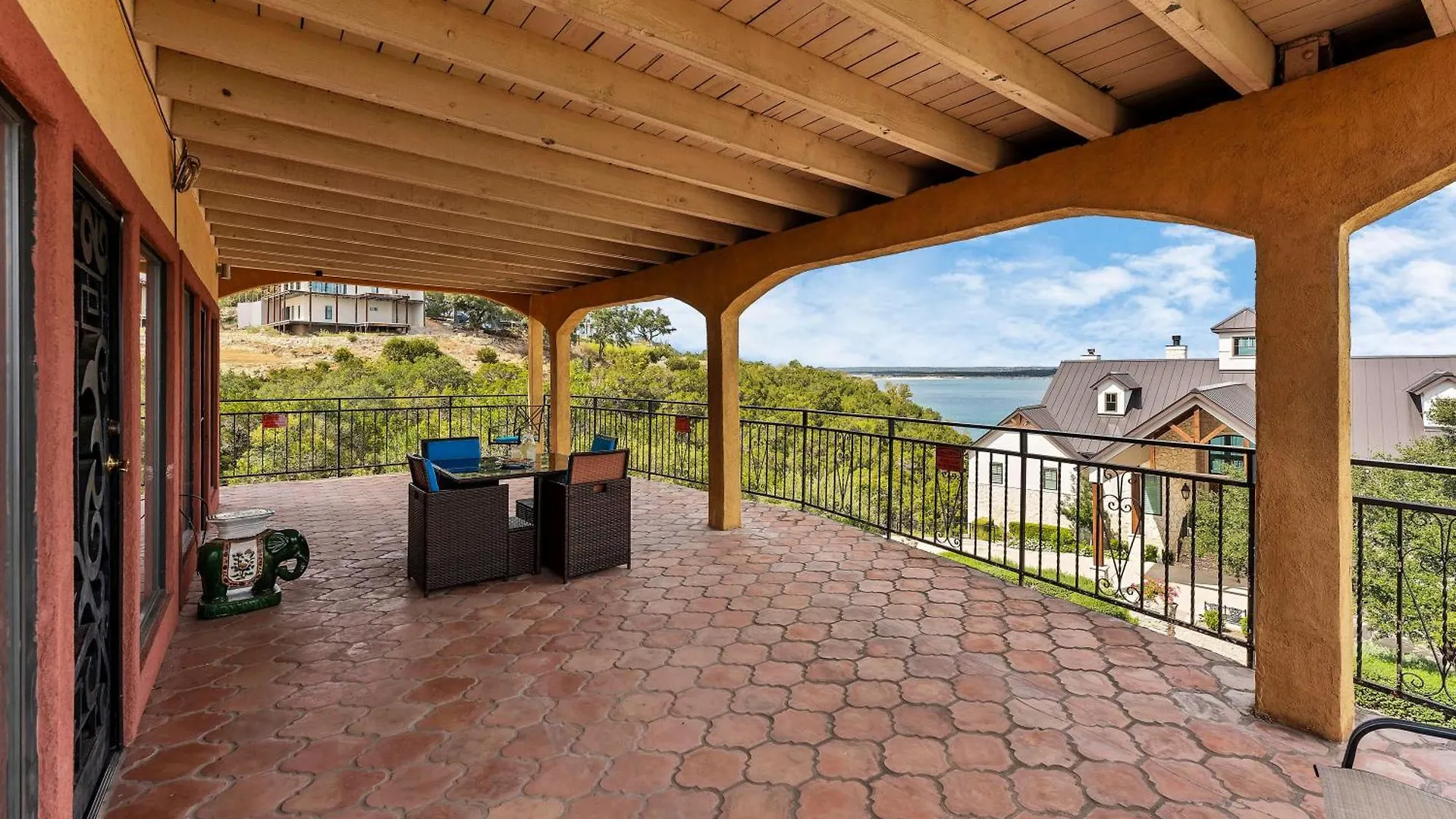 Hacienda Vista *