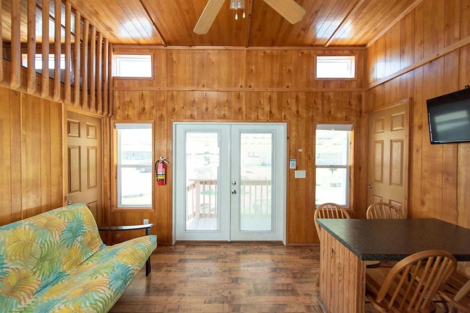 Kamp alanı Jellystone Park Hill Country Canyon Lake