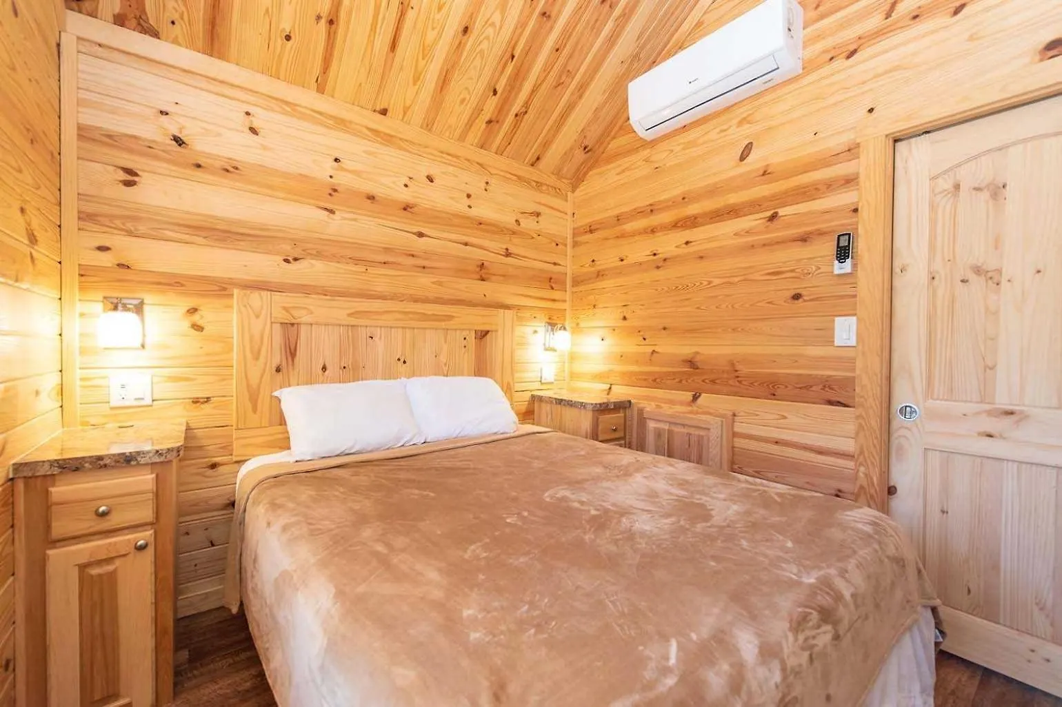 Kamp alanı Jellystone Park Hill Country *
