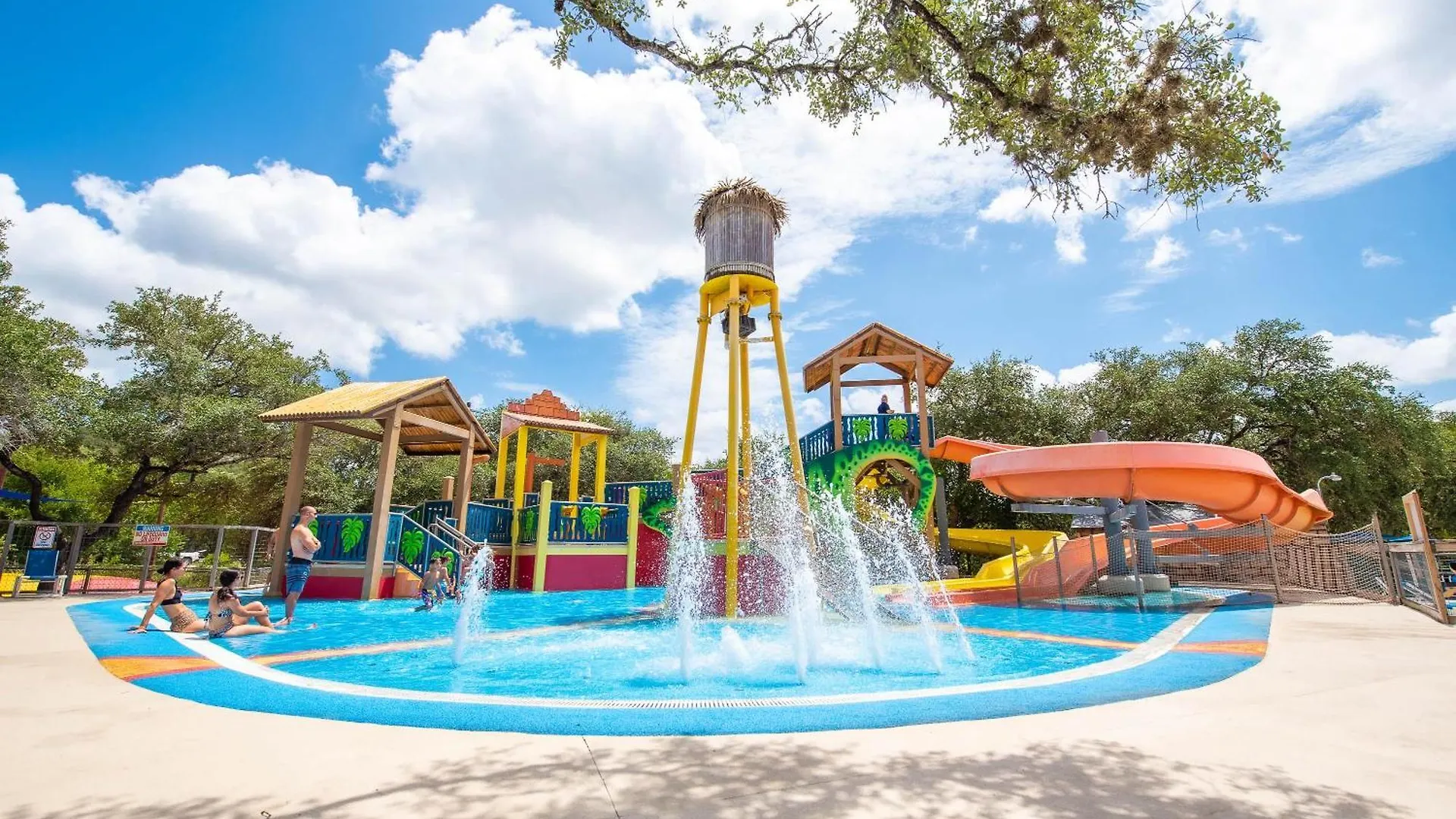 Jellystone Park Hill Country Kamp alanı