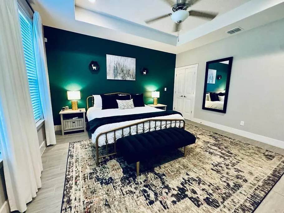 King Master Queen And Bunks Fire Pit Gameroom Holiday home