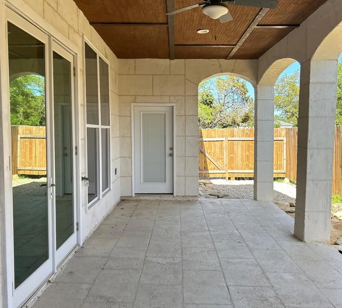 Villa Cheerful Lakeside Retreat-just Minutes To The