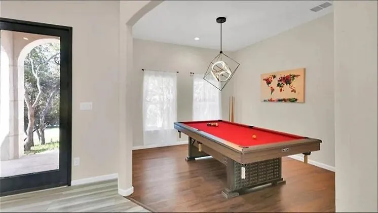 Cheerful Lakeside Retreat-just Minutes To The Canyon Lake