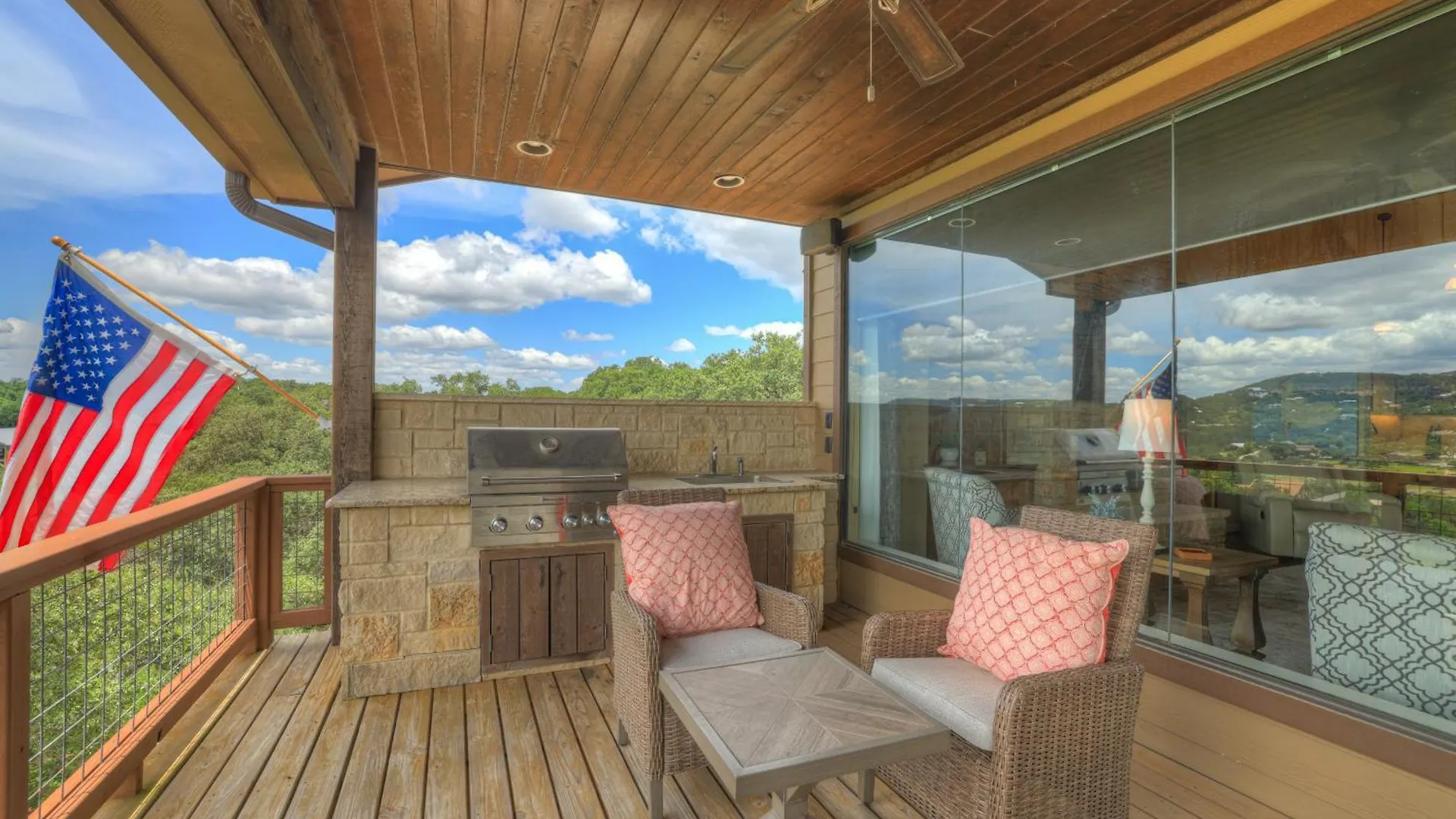 Canyon Lakehouse Panoramic Views With Firepit! Holiday home