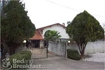 Lakehouse לינה וארוחת בוקר