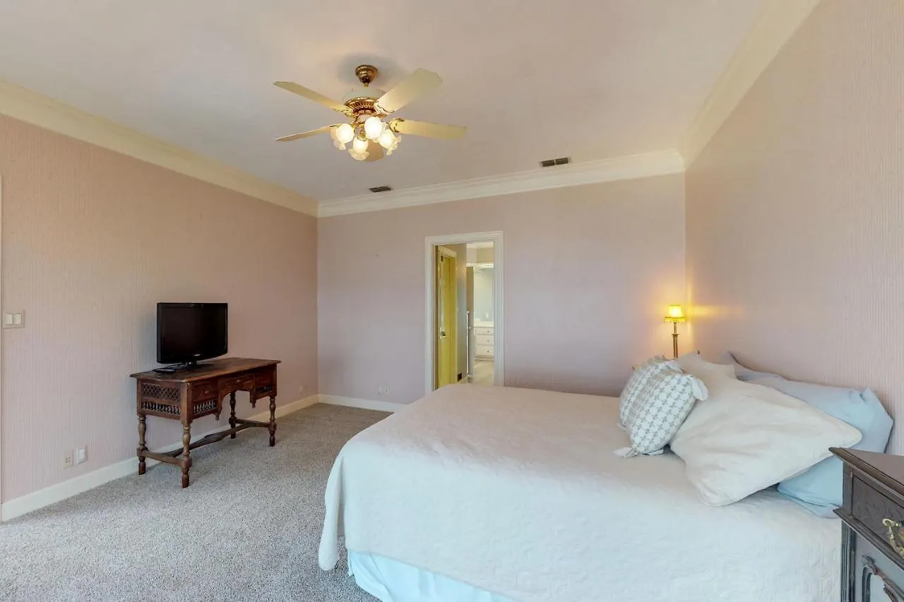 Maverick Mountaintop Retreat Holiday home