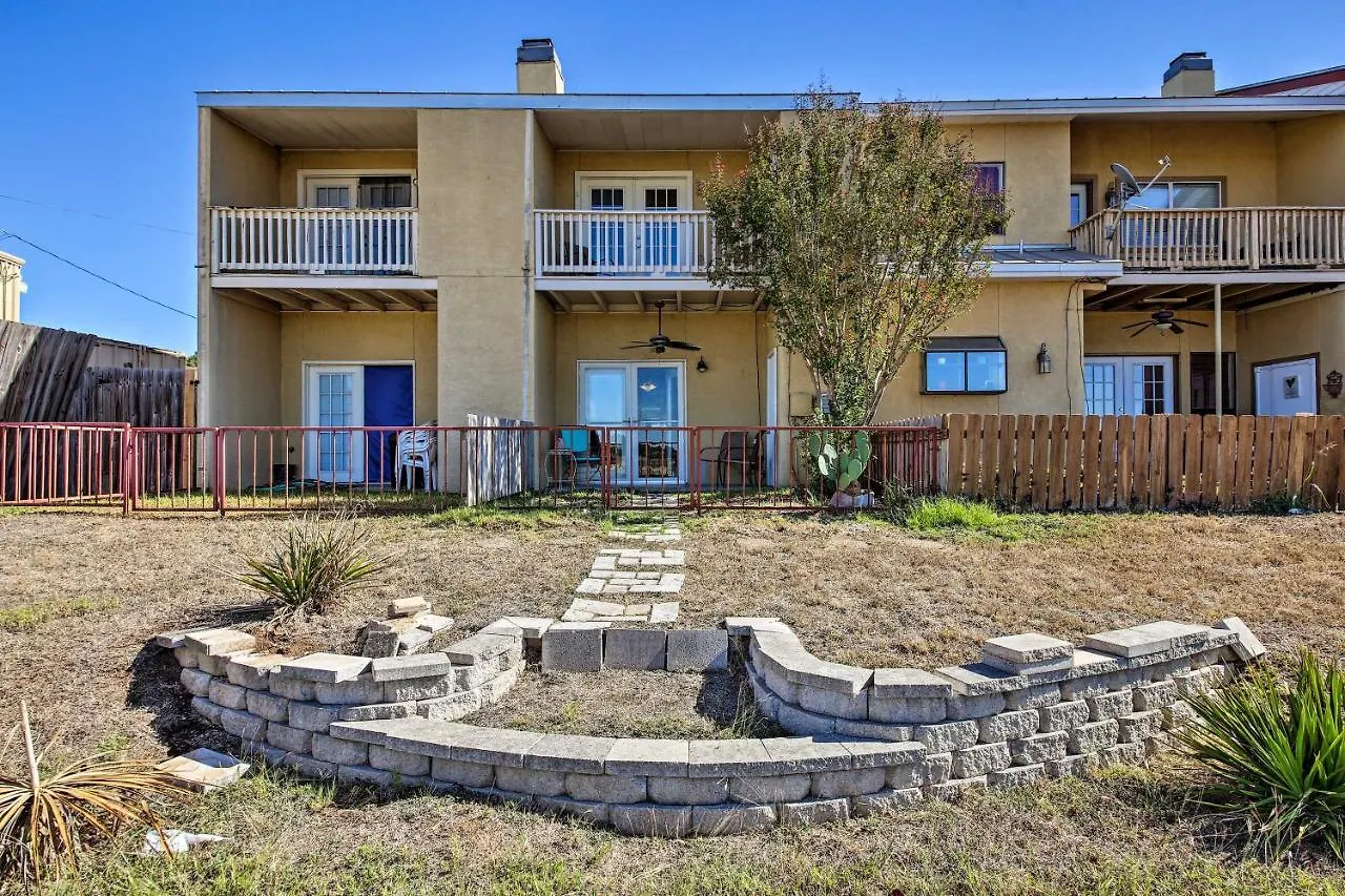 Apartment 1st-floor With Balcony And Patio On Canyon